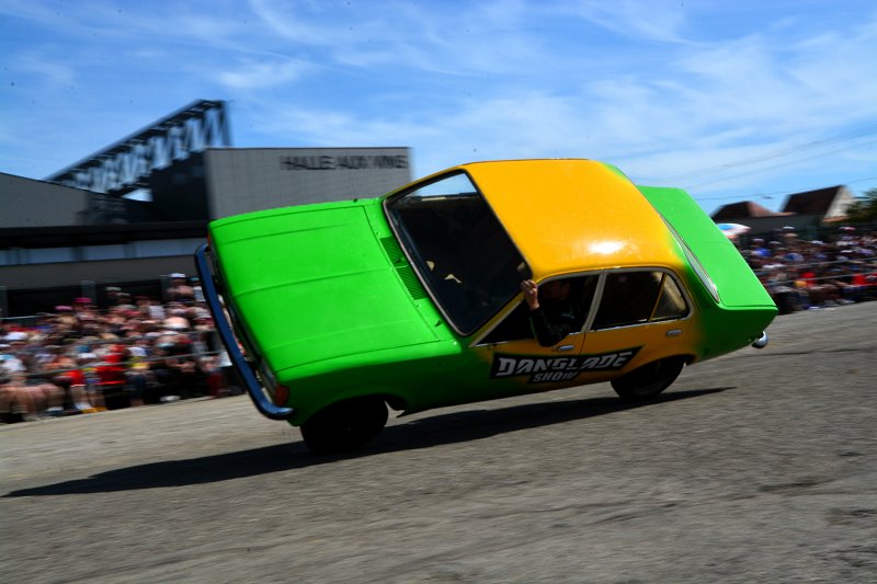 spectacle de cascades, cascadeurs, spectacle de voiture cascade, cascade automobile, show mécanique Hells Drivers