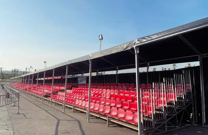 spectacle famille quand il pleut, sortie couverte enfant, que faire quand il pleut avec des enfants, activité couverte famille, spectacle monster truck couvert