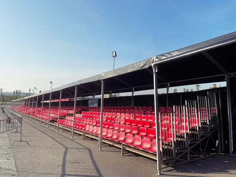 spectacle famille quand il pleut, sortie couverte enfant, que faire quand il pleut avec des enfants, activité couverte famille, spectacle monster truck couvert