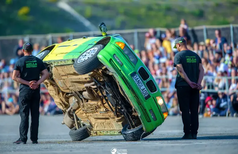 show mécanique, cascadeur show mécanique, spectacle de cascades automobiles, motor show France, spectacle voiture cascade
